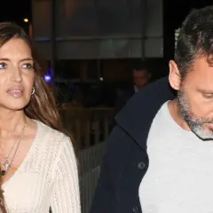 Sara Carbonero y su novio, Iker Casillas, pasean juntos.