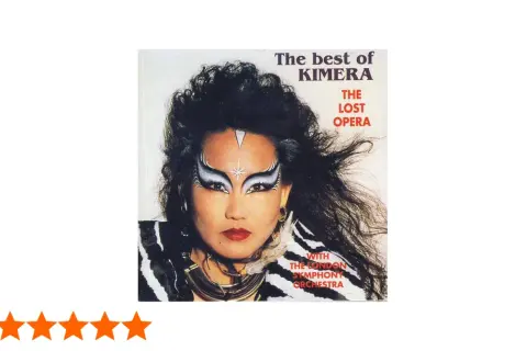 Kimera, cantante, luce un maquillaje dramático en la portada de "The best of KIMERA: The Lost Opera".