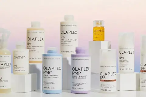 Colección de productos Olaplex para cabello seco o mojado, incluyendo champús, acondicionadores y tratamientos.
