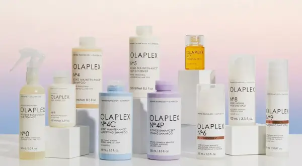 Colección de productos Olaplex para cabello seco o mojado, incluyendo champús, acondicionadores y tratamientos.