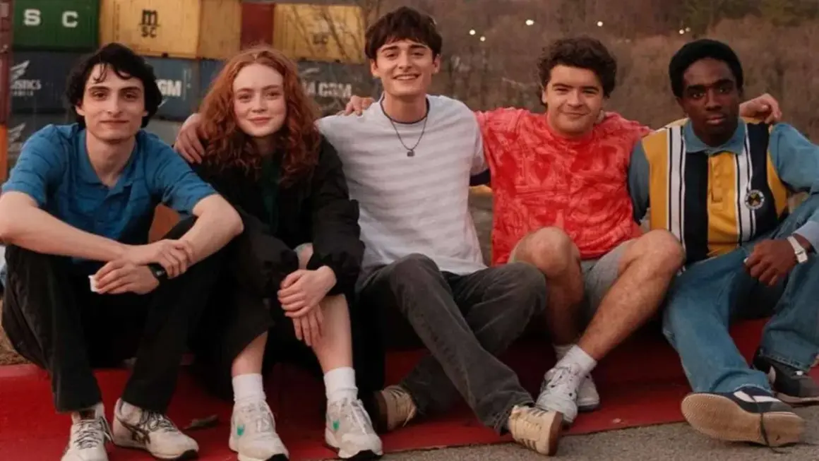 Sadie Sink y sus amigos, ¿será que alguno es su novio? Los chicos de Stranger Things juntos.