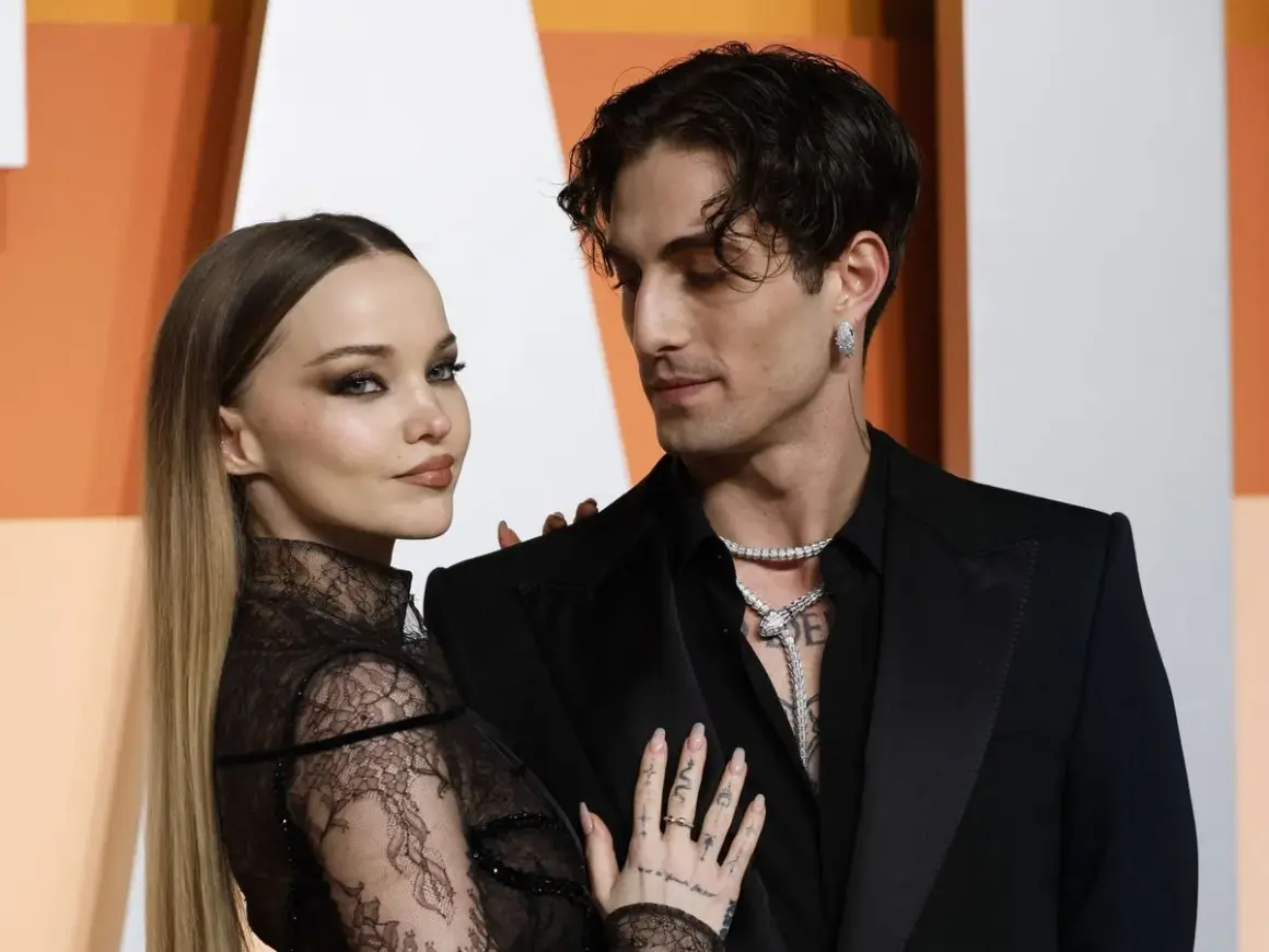 Damiano David y su pareja, luciendo elegantes y cercanos, capturan la atención en un evento.