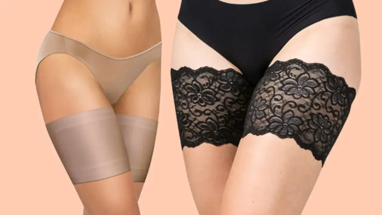 Dos mujeres muestran bandas para muslos, una color piel y otra de encaje negro, para prevenir rozaduras.